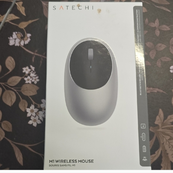 Satechi M1 Wireless Mouse in Silver and Black - Picture 1 of 1